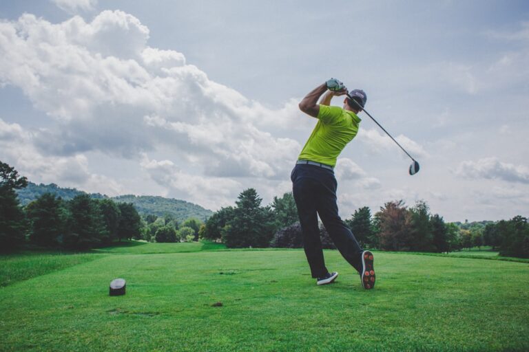 Golf ball on tee at a course - beginner golf rules guide