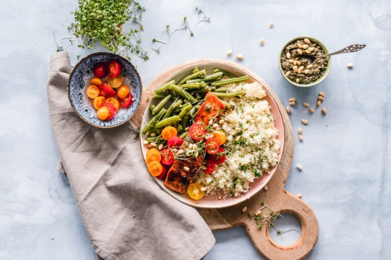 Sports Nutrition Guide: What to Eat Before, During and After Training — Evidence-Based Diet Advice for Athletes